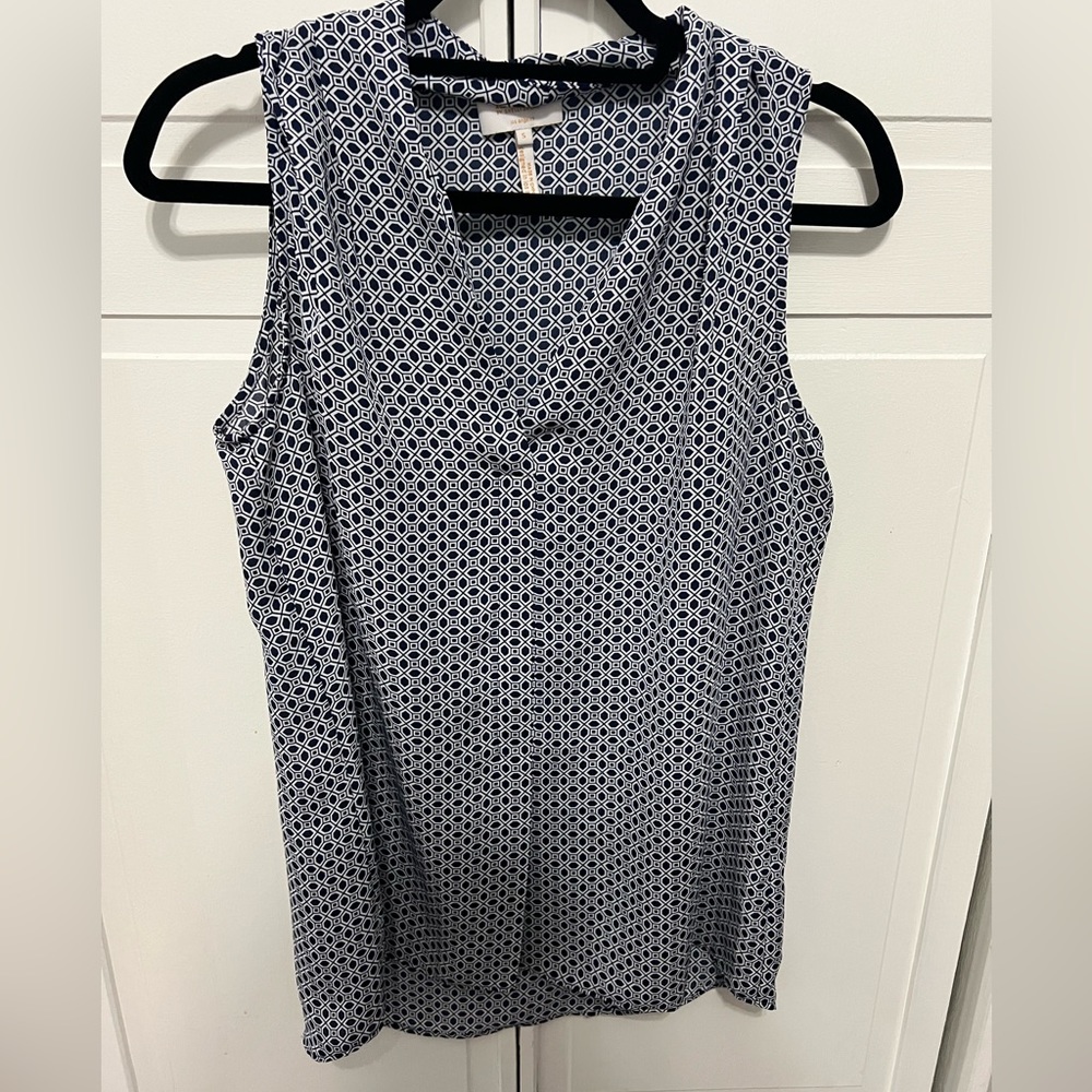 Patterned sleeveless blouse
